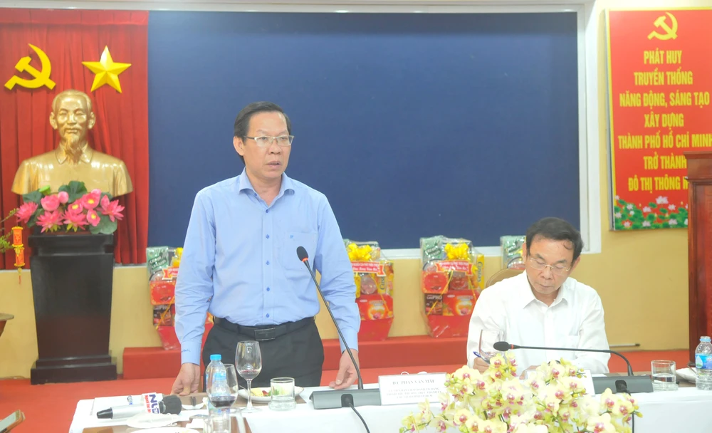 Bí thư Thành ủy TPHCM Nguyễn Văn Nên: Tri ân các bác tài lái xe cứu thương ảnh 6 Bí thư Thành ủy TPHCM Nguyễn Văn Nên: Tri ân các bác tài lái xe cứu thương ảnh 6