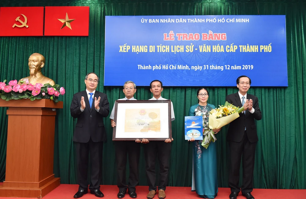 Trao bằng xếp hạng di tích cho Nhà thờ Thủ Thiêm và Tu viện Hội Dòng Mến Thánh Giá Thủ Thiêm ảnh 5 Trao bằng xếp hạng di tích cho Nhà thờ Thủ Thiêm và Tu viện Hội Dòng Mến Thánh Giá Thủ Thiêm ảnh 5