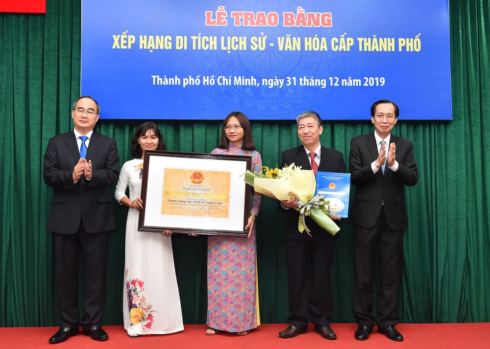 Trao bằng xếp hạng di tích cho Nhà thờ Thủ Thiêm và Tu viện Hội Dòng Mến Thánh Giá Thủ Thiêm ảnh 4 Trao bằng xếp hạng di tích cho Nhà thờ Thủ Thiêm và Tu viện Hội Dòng Mến Thánh Giá Thủ Thiêm ảnh 4
