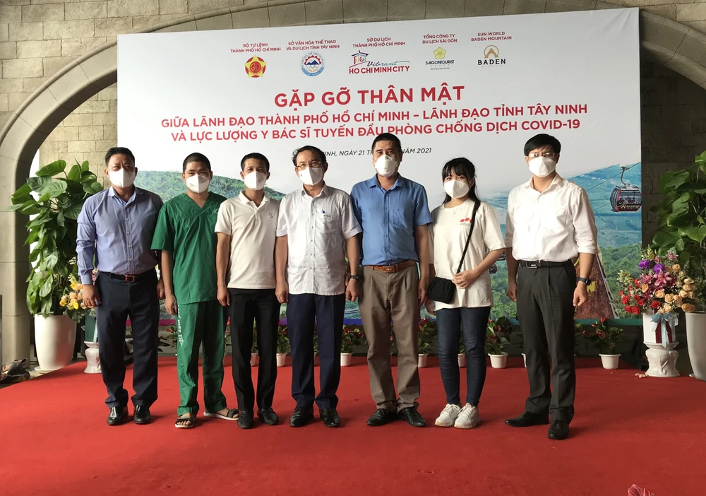 Bí thư Thành ủy TPHCM Nguyễn Văn Nên cùng lực lượng tuyến đầu tham quan Củ Chi - Tây Ninh ảnh 4 Bí thư Thành ủy TPHCM Nguyễn Văn Nên cùng lực lượng tuyến đầu tham quan Củ Chi - Tây Ninh ảnh 4