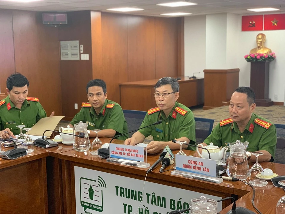 Truy bắt đối tượng cầm đầu trong vụ “băng áo cam” đập phá quán nhậu ở quận Bình Tân ảnh 3 Truy bắt đối tượng cầm đầu trong vụ “băng áo cam” đập phá quán nhậu ở quận Bình Tân ảnh 3