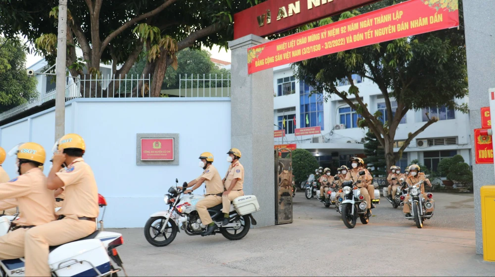 CSGT TPHCM ra quân kéo giảm tai nạn, ùn tắc giao thông dịp Tết Nguyên đán ảnh 3 CSGT TPHCM ra quân kéo giảm tai nạn, ùn tắc giao thông dịp Tết Nguyên đán ảnh 3