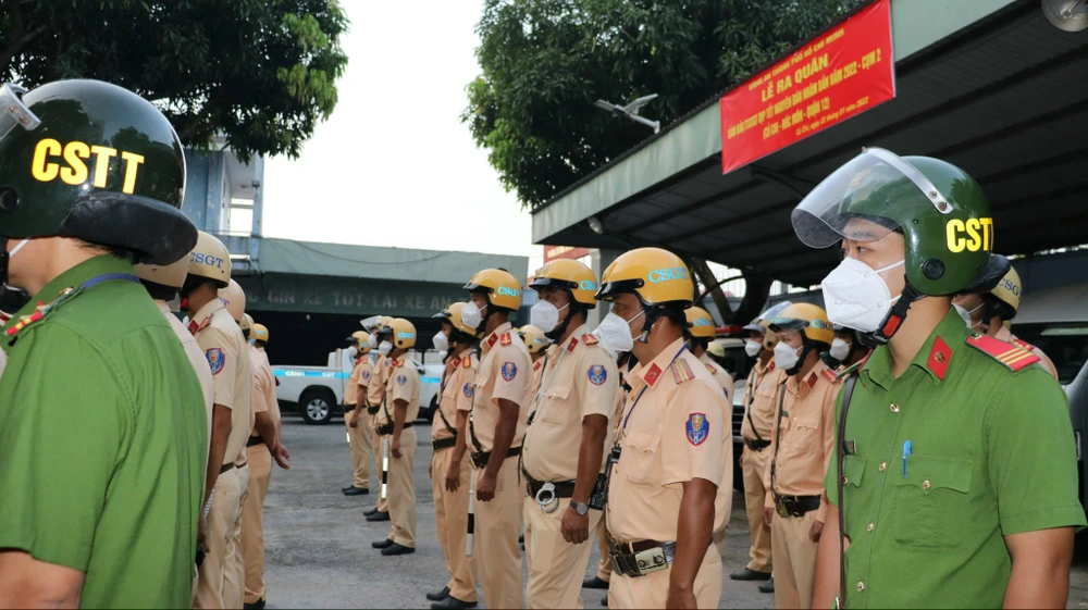 CSGT TPHCM ra quân kéo giảm tai nạn, ùn tắc giao thông dịp Tết Nguyên đán ảnh 5 CSGT TPHCM ra quân kéo giảm tai nạn, ùn tắc giao thông dịp Tết Nguyên đán ảnh 5