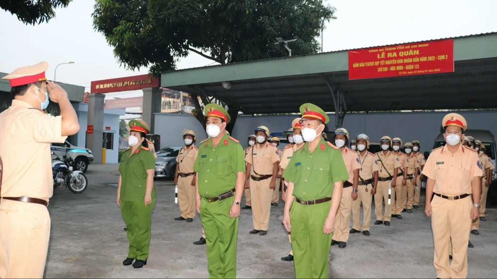 CSGT TPHCM ra quân kéo giảm tai nạn, ùn tắc giao thông dịp Tết Nguyên đán ảnh 6 CSGT TPHCM ra quân kéo giảm tai nạn, ùn tắc giao thông dịp Tết Nguyên đán ảnh 6