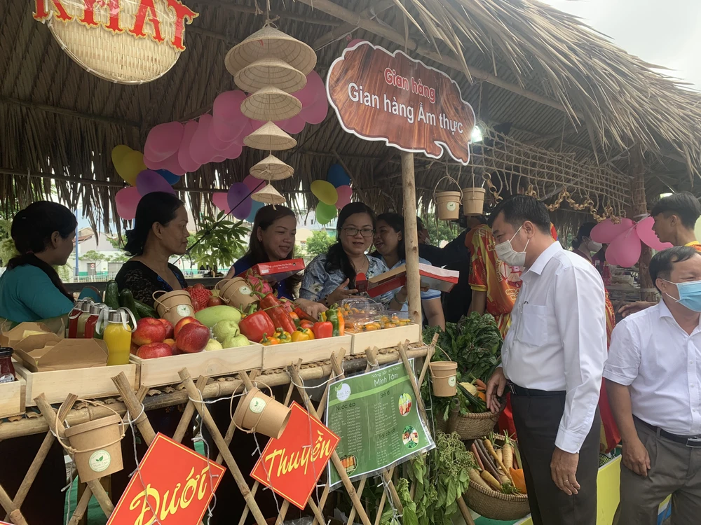 Khai mạc Tuần lễ trái cây “trên bến dưới thuyền” ở quận 8 ảnh 4 Khai mạc Tuần lễ trái cây “trên bến dưới thuyền” ở quận 8 ảnh 4