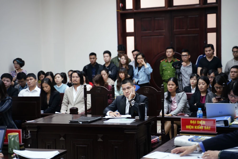 Nghị án kéo dài vụ kiện giữa Công ty CP Tuần Châu Hà Nội và đạo diễn Việt Tú ảnh 1 Nghị án kéo dài vụ kiện giữa Công ty CP Tuần Châu Hà Nội và đạo diễn Việt Tú ảnh 1