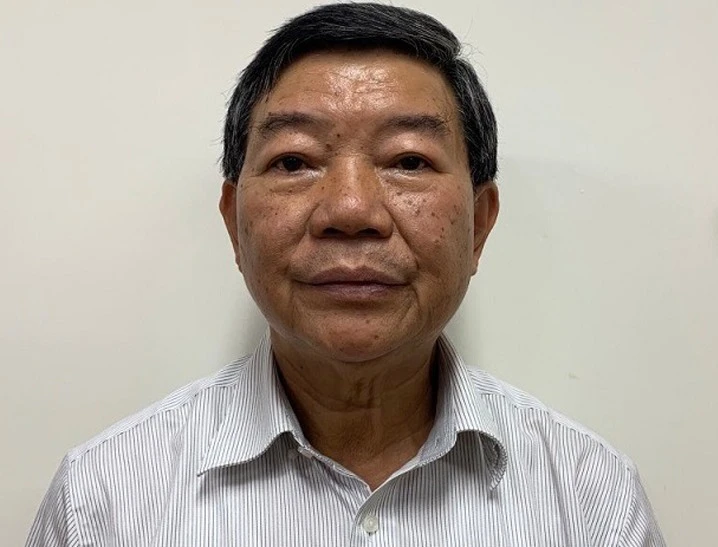 Bị cáo Nguyễn Quốc Anh, cựu Giám đốc Bệnh viện Bạch Mai chuẩn bị hầu tòa ảnh 1 Bị cáo Nguyễn Quốc Anh, cựu Giám đốc Bệnh viện Bạch Mai chuẩn bị hầu tòa ảnh 1