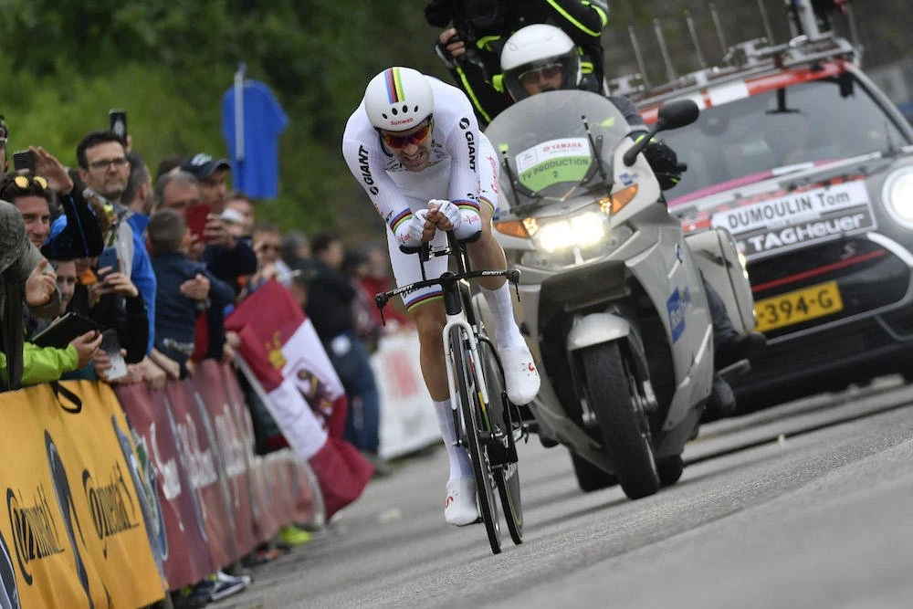 Giro d’Italia 2018: Dennis thắng chặng cá nhân tính giờ, Dumoulin thu ngắn khoảng cách ảnh 2 Giro d’Italia 2018: Dennis thắng chặng cá nhân tính giờ, Dumoulin thu ngắn khoảng cách ảnh 2