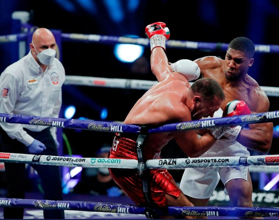 Anthony Joshua “cơ bắp” hạ KO “Rắn hổ mang” Kubrat Pulev: AJ sẽ sớm có trận “nhất thống giang hồ” với Fury ảnh 4 Anthony Joshua “cơ bắp” hạ KO “Rắn hổ mang” Kubrat Pulev: AJ sẽ sớm có trận “nhất thống giang hồ” với Fury ảnh 4