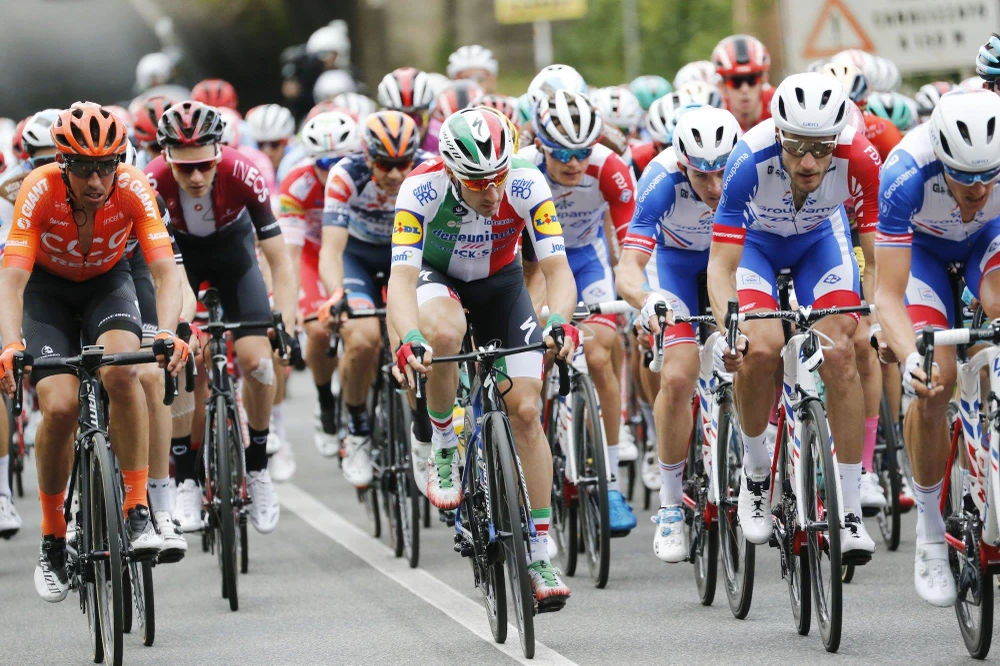 Giro d’Italia: Ewan rút lui... sau khi giành chiến thắng thứ 2, Demare chiếm Áo tím ảnh 3 Giro d’Italia: Ewan rút lui... sau khi giành chiến thắng thứ 2, Demare chiếm Áo tím ảnh 3