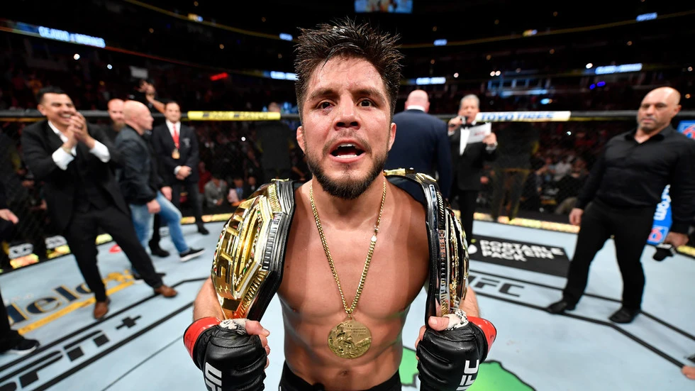 Vasyl Lomachenko: Thượng đài với Campbell vào tháng 8, nhưng vẫn luyện Muay Thái dằn mặt võ sĩ MMA ảnh 2 Vasyl Lomachenko: Thượng đài với Campbell vào tháng 8, nhưng vẫn luyện Muay Thái dằn mặt võ sĩ MMA ảnh 2