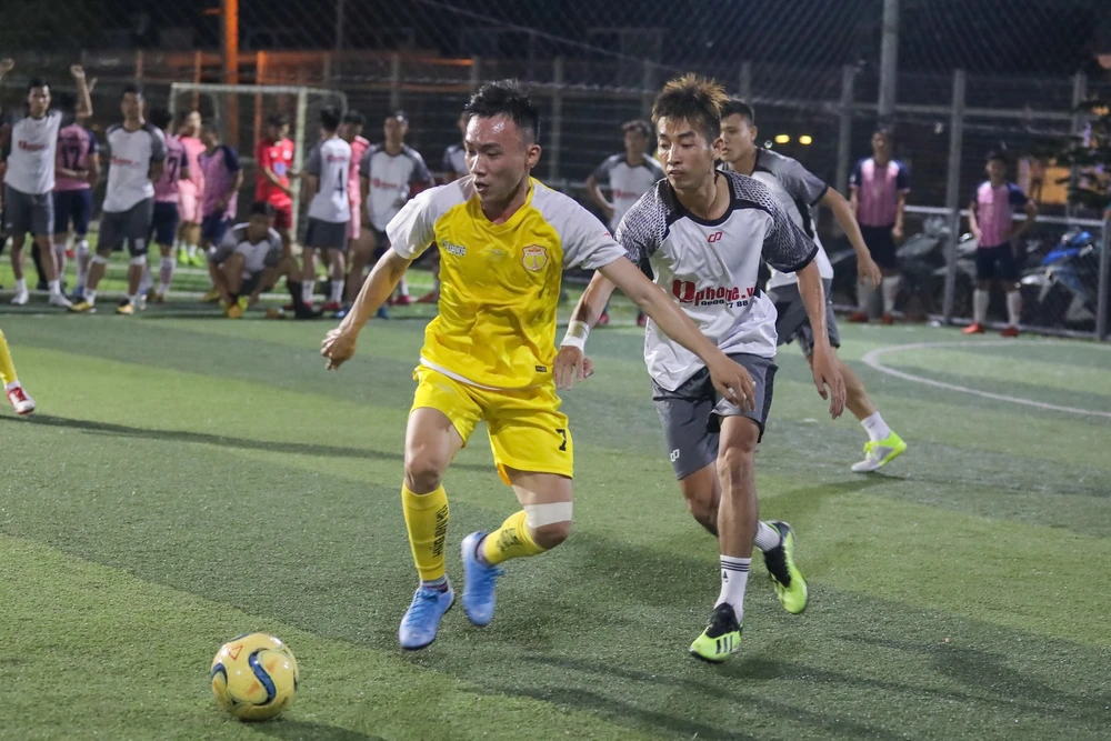 Làng bóng đá phủi - futsal Sài Gòn chung tay vì việc nghĩa ảnh 2 Làng bóng đá phủi - futsal Sài Gòn chung tay vì việc nghĩa ảnh 2