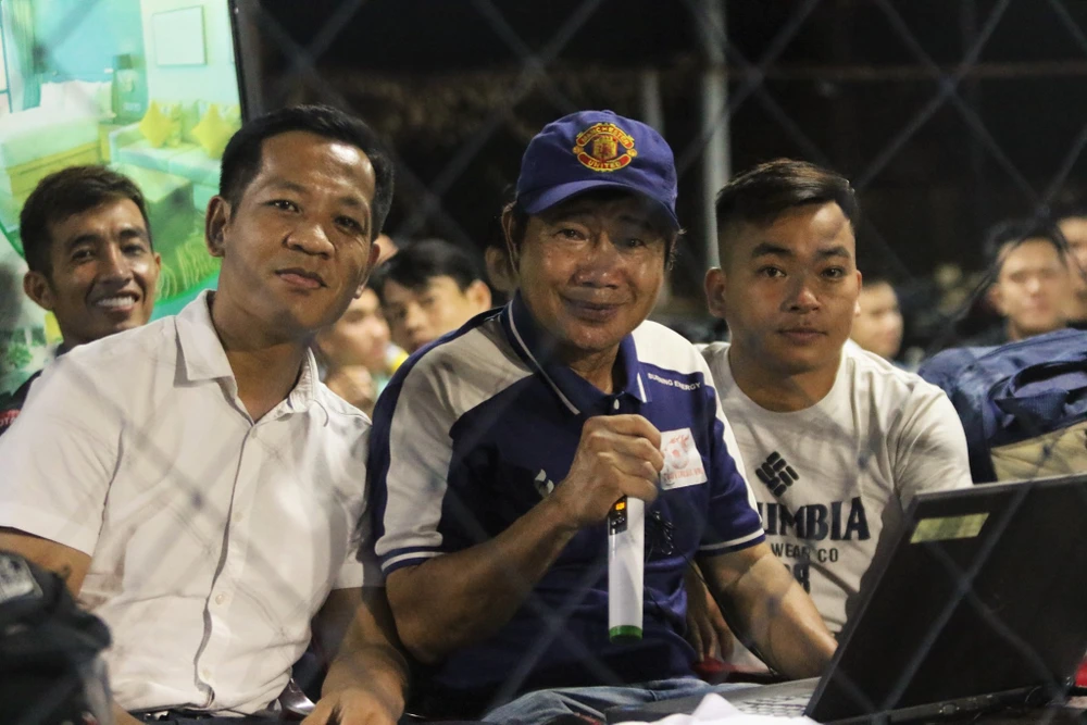 Làng bóng đá phủi - futsal Sài Gòn chung tay vì việc nghĩa ảnh 7 Làng bóng đá phủi - futsal Sài Gòn chung tay vì việc nghĩa ảnh 7