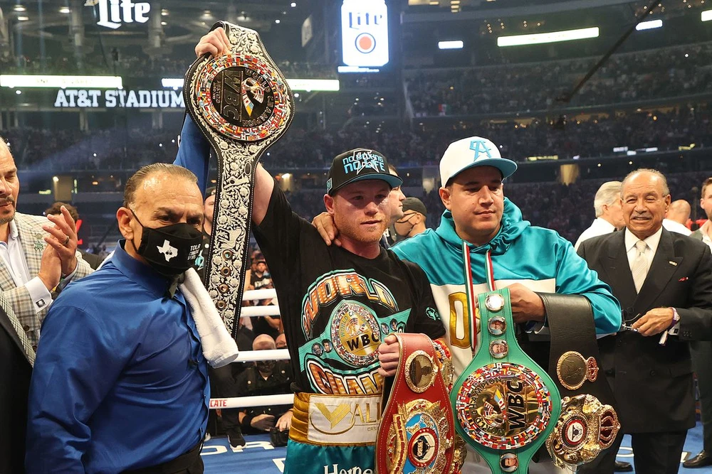 Canelo Alvarez: Đấm vỡ xương gò má Billy Joe Saunders, khiến đối thủ không thể ứng chiến sau hiệp 8 ảnh 7 Canelo Alvarez: Đấm vỡ xương gò má Billy Joe Saunders, khiến đối thủ không thể ứng chiến sau hiệp 8 ảnh 7