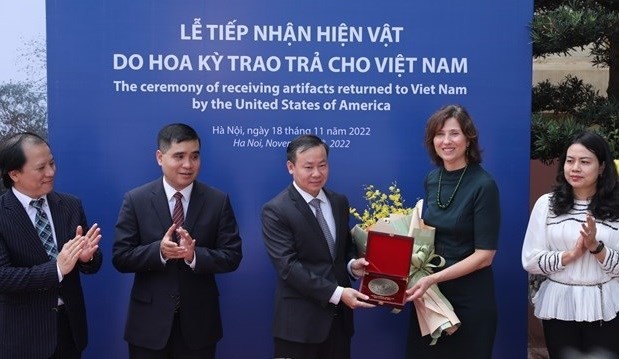 Vietnam receives historic artefacts from US ảnh 1 Vietnam receives historic artefacts from US ảnh 1