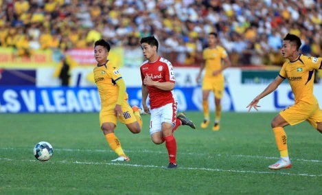 Thắng SLNA 3-1, CLB TPHCM tiếp tục khẳng định sức mạnh ảnh 2 Thắng SLNA 3-1, CLB TPHCM tiếp tục khẳng định sức mạnh ảnh 2