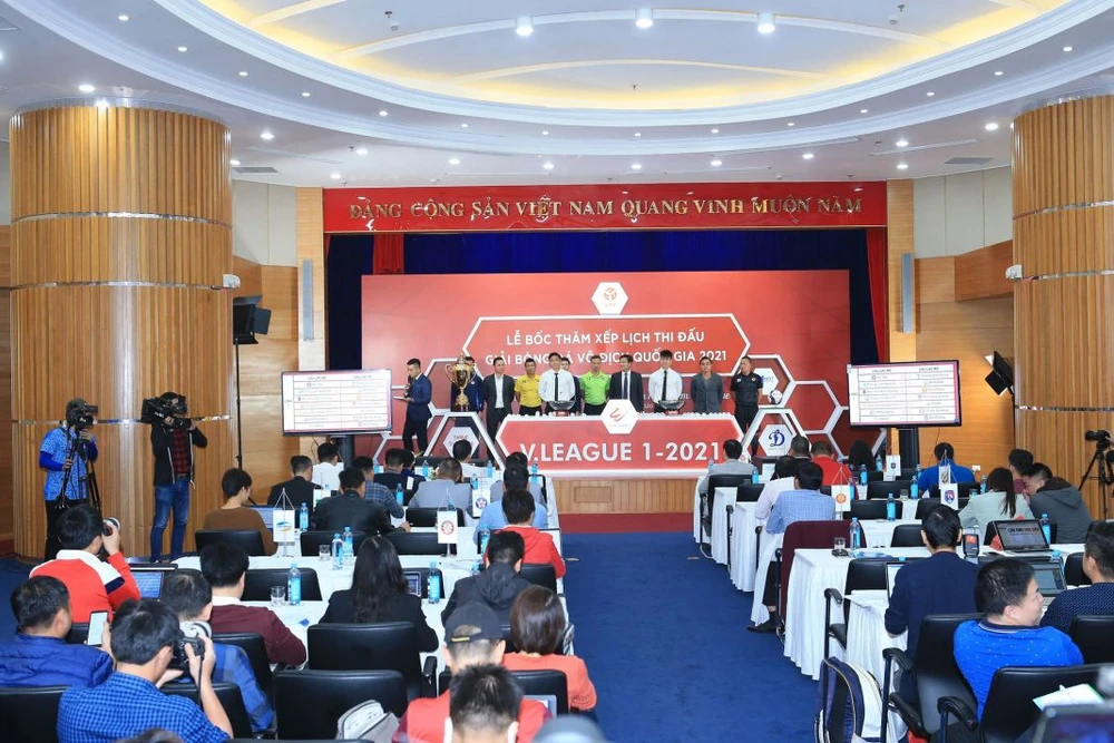 Thầy trò Kiatisak sẽ đá trận mở màn trên sân Thống Nhất ảnh 1 Thầy trò Kiatisak sẽ đá trận mở màn trên sân Thống Nhất ảnh 1