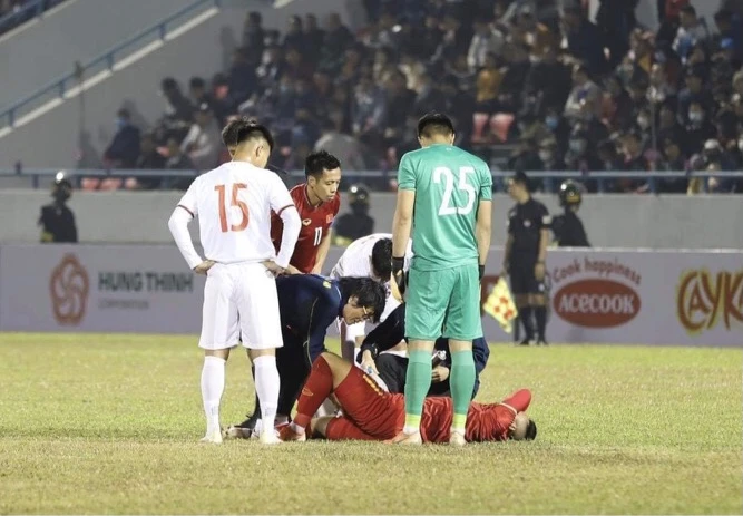 Hồ Tuấn Tài gặp chấn thương nặng trong ngày trở lại đội tuyển Quốc gia ảnh 1 Hồ Tuấn Tài gặp chấn thương nặng trong ngày trở lại đội tuyển Quốc gia ảnh 1