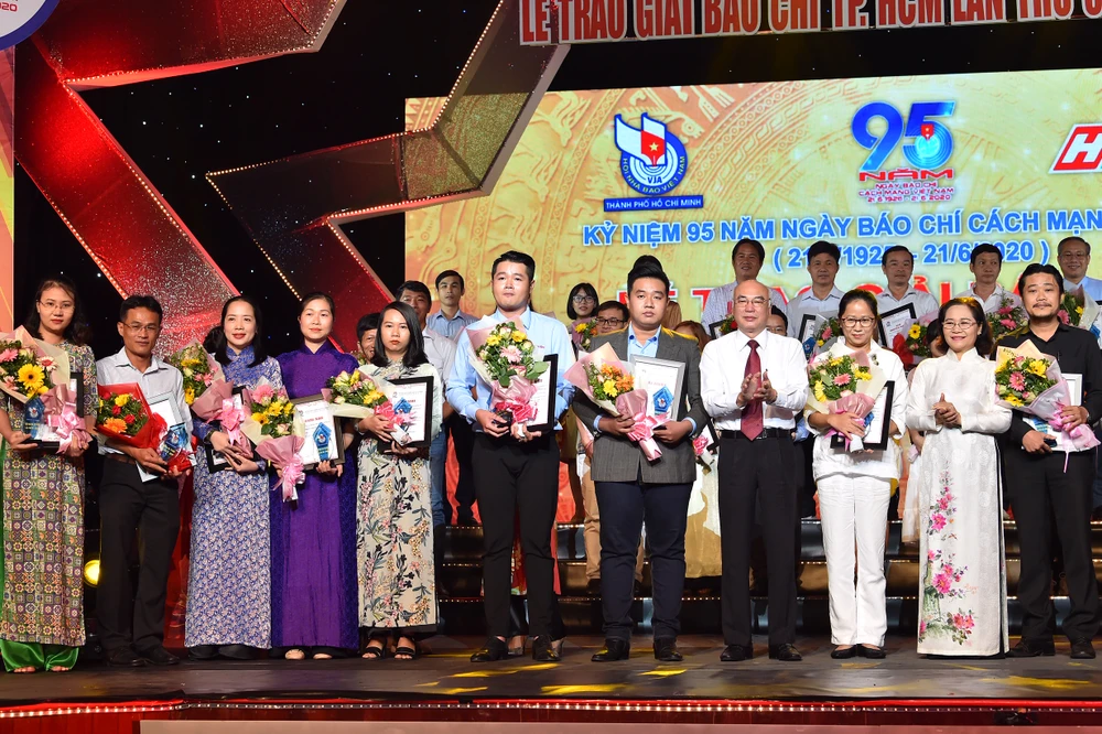 Bí thư Thành ủy TPHCM Nguyễn Thiện Nhân: Nhiệm vụ của báo chí nặng nề nhưng rất vẻ vang ảnh 4 Bí thư Thành ủy TPHCM Nguyễn Thiện Nhân: Nhiệm vụ của báo chí nặng nề nhưng rất vẻ vang ảnh 4
