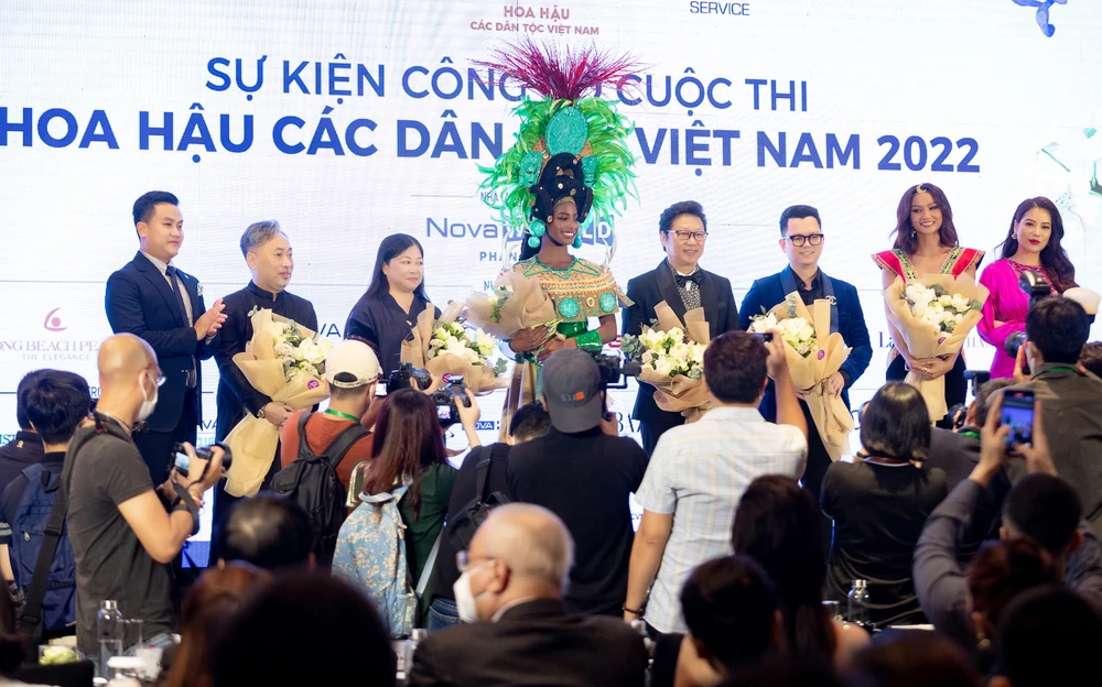 Hoa hậu Trái đất 2021 trở thành giám khảo Hoa hậu các Dân tộc Việt Nam 2022 ảnh 3 Hoa hậu Trái đất 2021 trở thành giám khảo Hoa hậu các Dân tộc Việt Nam 2022 ảnh 3
