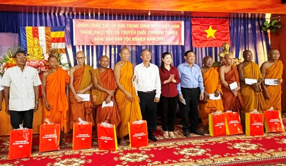 Ủy ban Trung ương Mặt trận Tổ quốc chúc Tết Chôl Chnăm Thmây ảnh 1 Ủy ban Trung ương Mặt trận Tổ quốc chúc Tết Chôl Chnăm Thmây ảnh 1