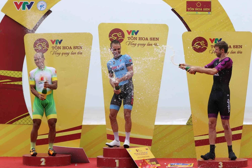 Giải xe đạp quốc tế VTV Cúp: Tay đua Loic vẫn là ông Vua cá nhân tính giờ ảnh 3 Giải xe đạp quốc tế VTV Cúp: Tay đua Loic vẫn là ông Vua cá nhân tính giờ ảnh 3