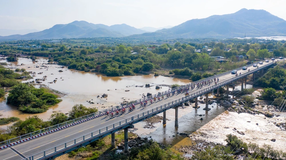 TPHCM thắng lớn ở chặng đua quyết định Cúp xe đạp Truyền hình TPHCM ảnh 2 TPHCM thắng lớn ở chặng đua quyết định Cúp xe đạp Truyền hình TPHCM ảnh 2
