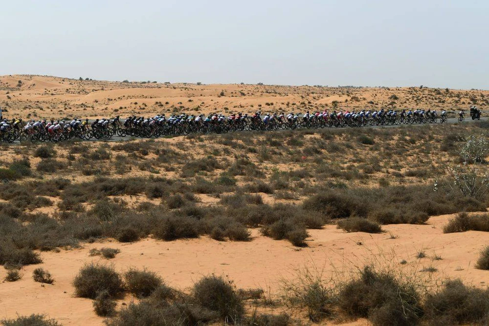 Xe đạp UAE Tour: Tadej Pogacar “nhả” bớt áo xanh cho Dekker ảnh 1 Xe đạp UAE Tour: Tadej Pogacar “nhả” bớt áo xanh cho Dekker ảnh 1