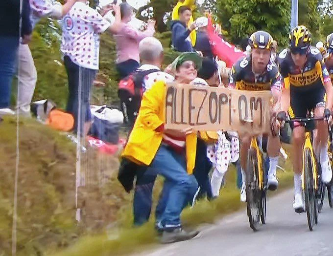 Hai tai nạn kinh hoàng trong ngày khai mạc giải xe đạp Tour de France ảnh 2 Hai tai nạn kinh hoàng trong ngày khai mạc giải xe đạp Tour de France ảnh 2