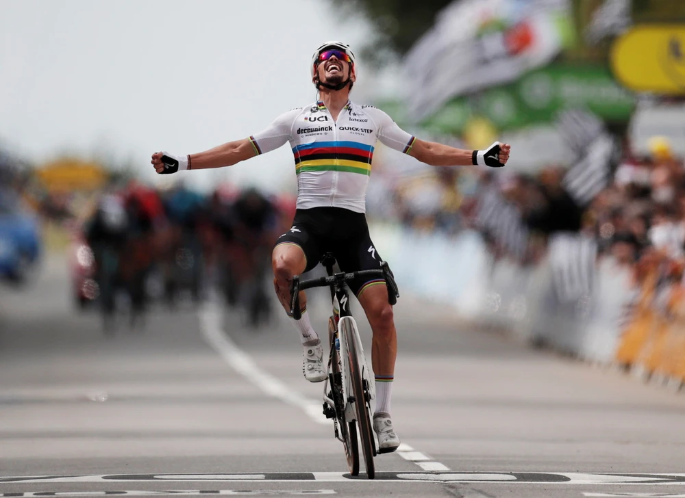 Hai tai nạn kinh hoàng trong ngày khai mạc giải xe đạp Tour de France ảnh 5 Hai tai nạn kinh hoàng trong ngày khai mạc giải xe đạp Tour de France ảnh 5