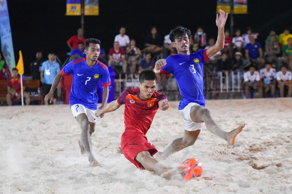 Việt Nam giữ vững ngôi đầu giải bóng đá bãi biển AFF 2019 ảnh 1 Việt Nam giữ vững ngôi đầu giải bóng đá bãi biển AFF 2019 ảnh 1