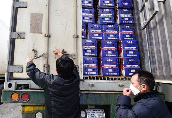 Thousands of trucks jammed at Northern border gates return to domestic market ảnh 3 Thousands of trucks jammed at Northern border gates return to domestic market ảnh 3