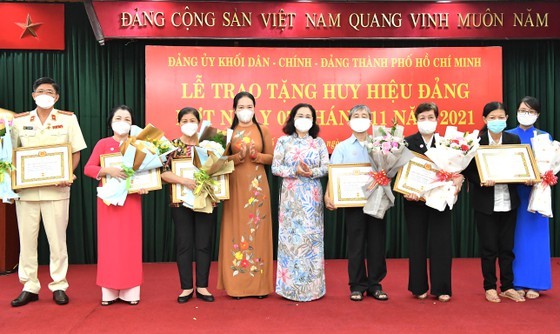 HCMC : Over 300 Party members receive membership badges ảnh 2 HCMC : Over 300 Party members receive membership badges ảnh 2