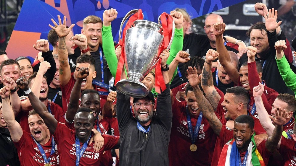 Jurgen Klopp hưởng niềm vui chiến thắng Champions League cùng Liverpool.