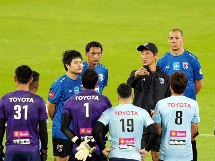 HLV Akira Nishino sẽ tập trung sớm đội tuyển Thái Lan chuẩn bị cho các trận đấu gặp Malaysia và Việt Nam trong tháng 11.