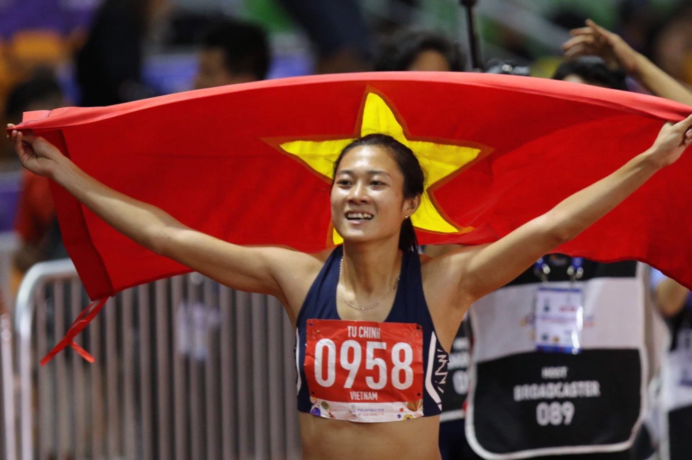 Lê Tú Chinh đã có chiến thắng rất đáng nhớ tại nội dung 100m nữ. Ảnh: DŨNG PHƯƠNG