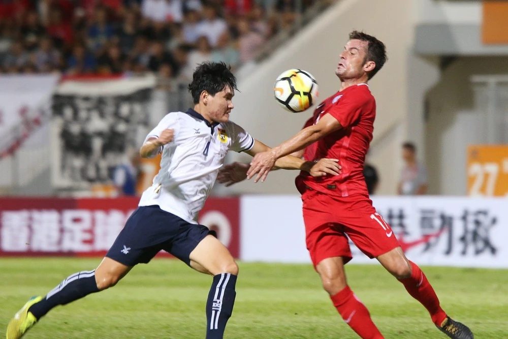Trận đấu giữa Lào (trái) và Hồng Công diễn ra ngay 5-10-2017 bị thao túng tỉ số.