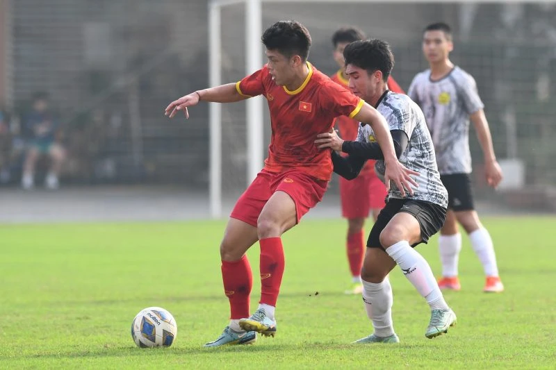 U20 Việt Nam hòa 3-3 trước Hòa Bình FC