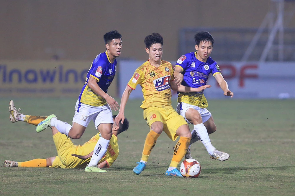 Hà Nội FC gặp nhiều khó khăn trước sự chặt chẽ và quyết tâm của Thanh Hóa