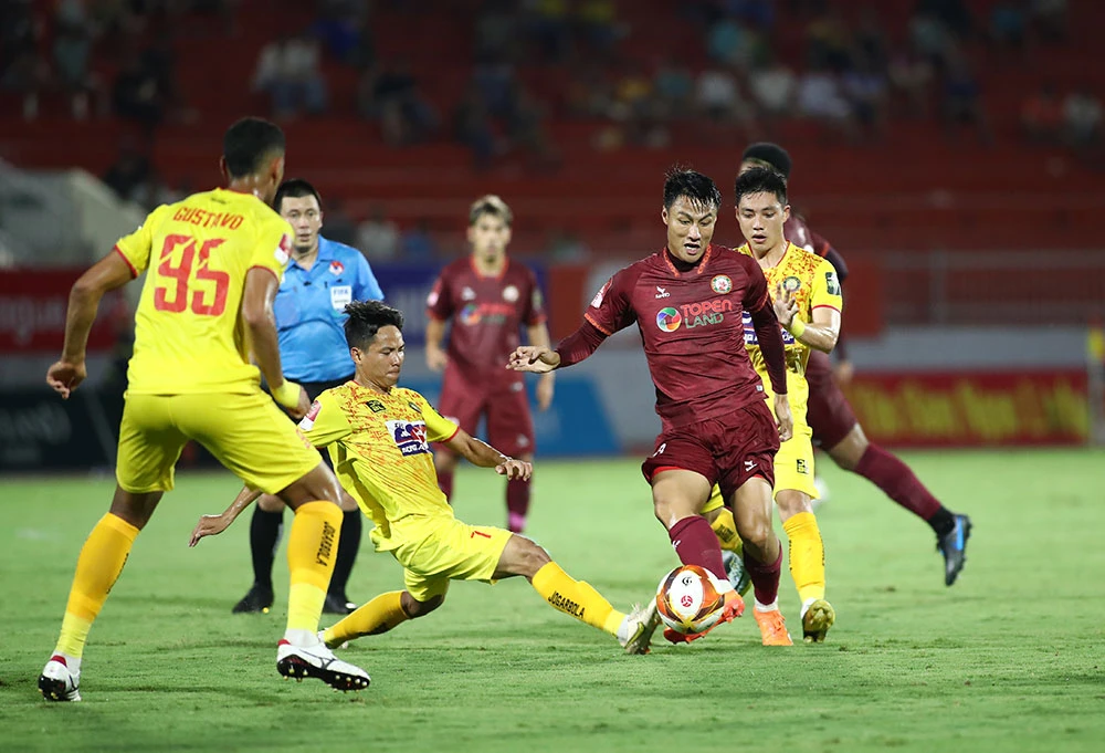 Bình Định đánh mất ngôi đầu bảng khi để thua Thanh Hóa trên sân nhà
