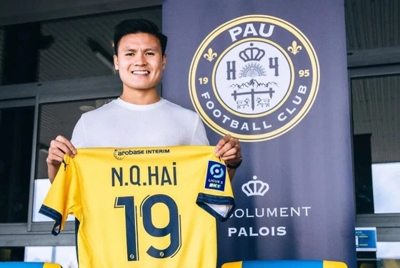 Quang Hải trong ngày đầu gia nhập Pau FC