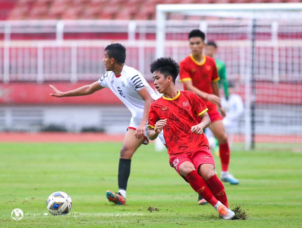 U17 Việt Nam và U18 Yemen trong cuộc so tài chiều 10-6 trên sân Thống Nhất
