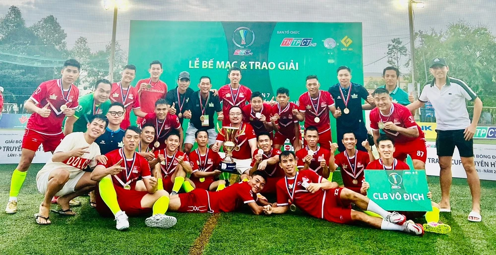 Organic Hoàng Nông FC vô địch giải năm nay