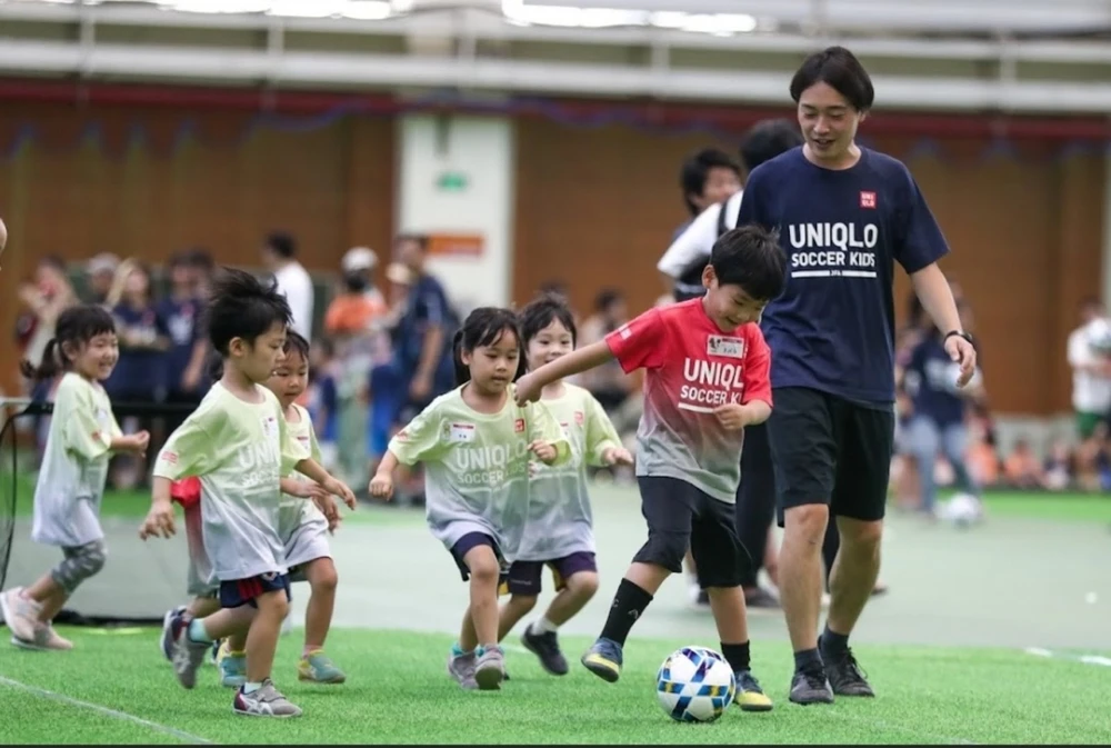 UNIQLO hợp tác cùng Liên đoàn Bóng đá Nhật Bản tổ chức sự kiện JFA Uniqlo Soccer Kids ở Việt Nam 
