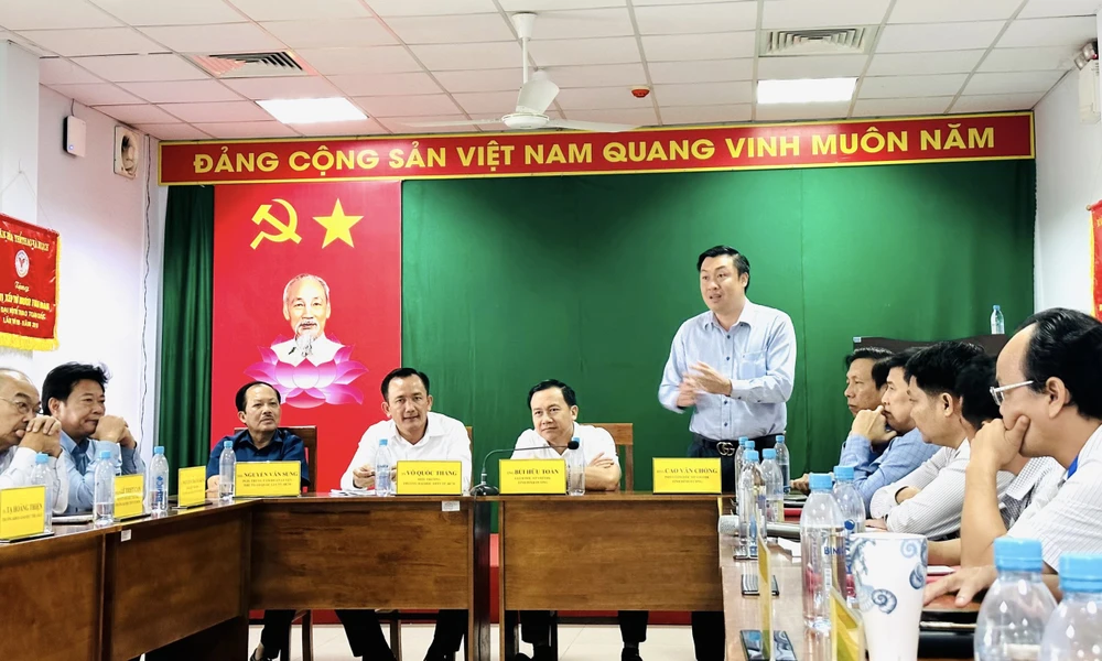 Ông Cao Văn Chóng – Phó Giám đốc Sở VHTTDL Bình Dương phát biểu, trao đổi tình hình TDTT tỉnh Bình Dương