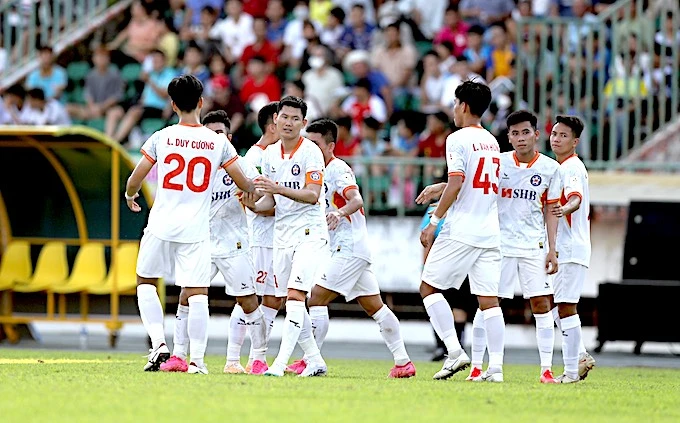 Niềm vui của các cầu thủ Đà Nẵng khi giành trận thắng thứ 2 liên tiếp. ẢNH: PHI HẢI