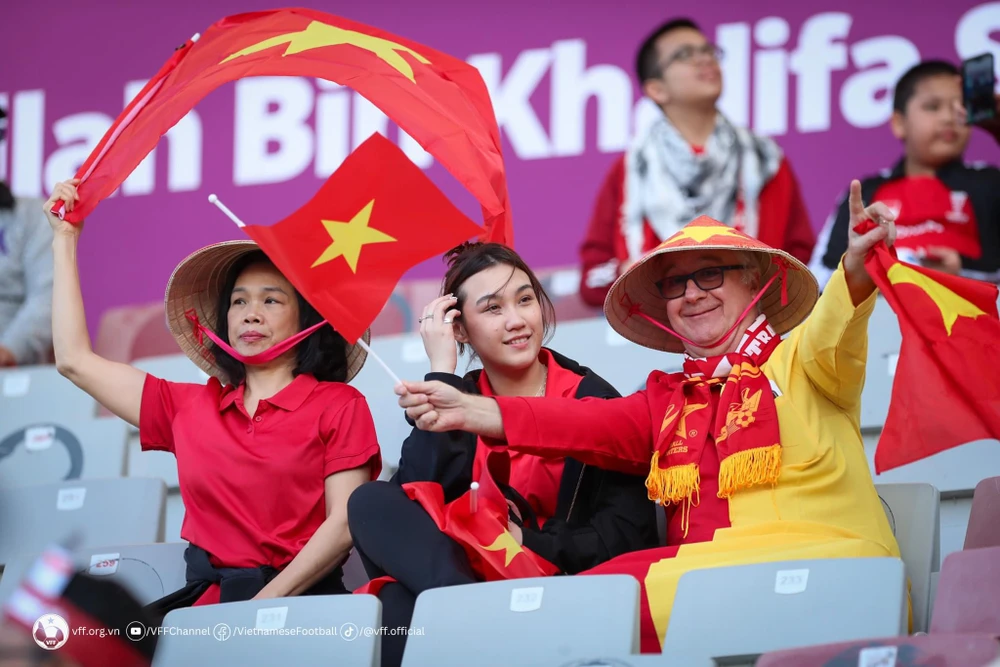 Sự cổ vũ cuồng nhiệt của người hâm mộ Việt Nam ở Asian Cup 2023. 