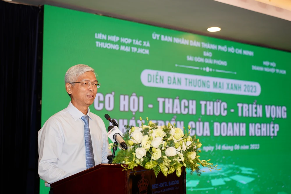 Phó Chủ tịch UBND TPHCM Võ Văn Hoan phát biểu tại diễn đàn. Ảnh Hoàng Hùng