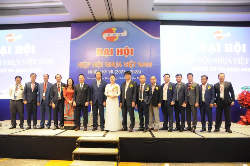 Ông Hồ Đức Lam tái đắc cử Chủ tịch Hiệp hội Nhựa Việt Nam