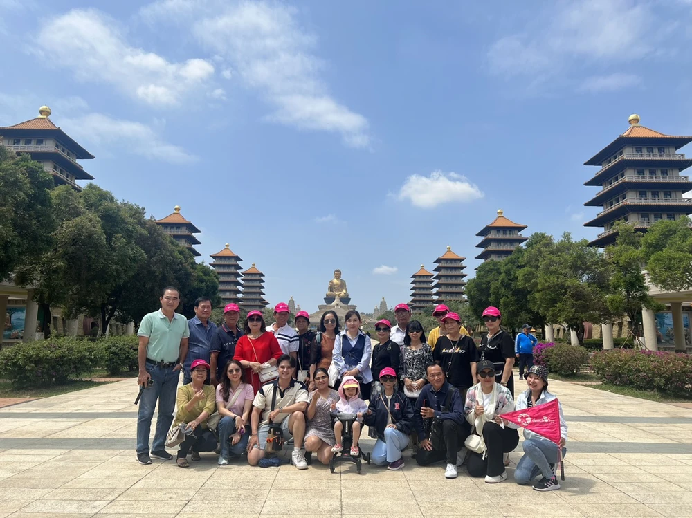 Tour Tết bắt đầu sôi động 